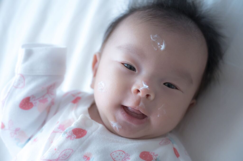 赤ちゃんの保湿対策いつから始める？どうすればいいの？塗り方や選び方